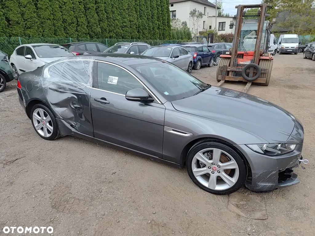 Jaguar XE 20d Prestige - 19