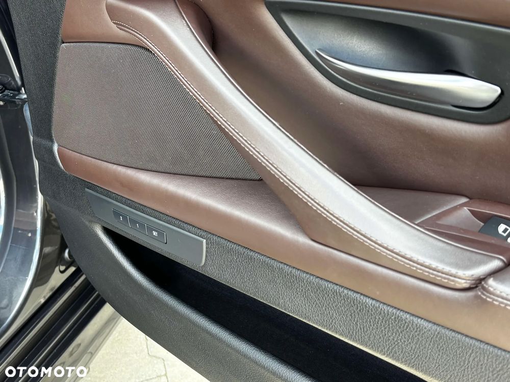BMW Seria 5 M550d xDrive - 38