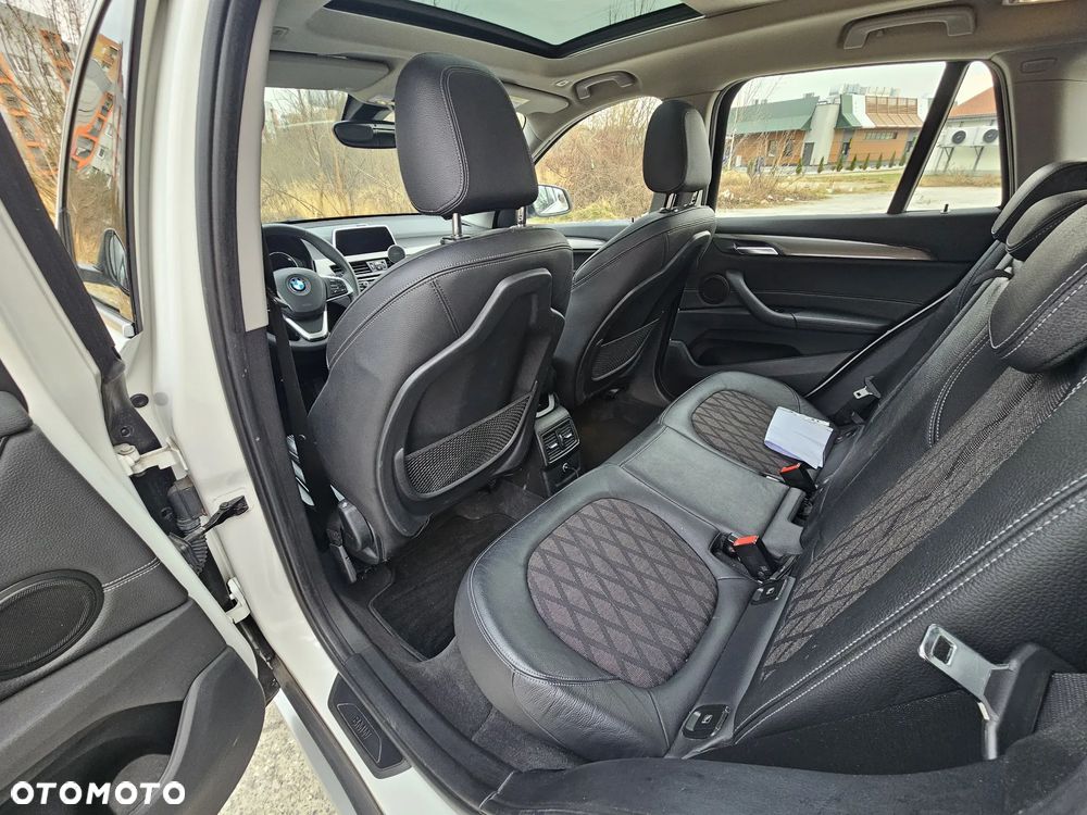 BMW X1 sDrive18d xLine - 23