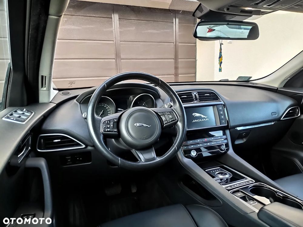 Jaguar F-Pace - 15