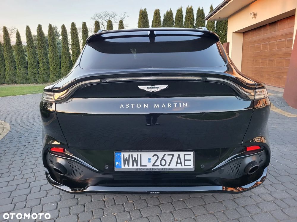 Aston Martin DBX - 6