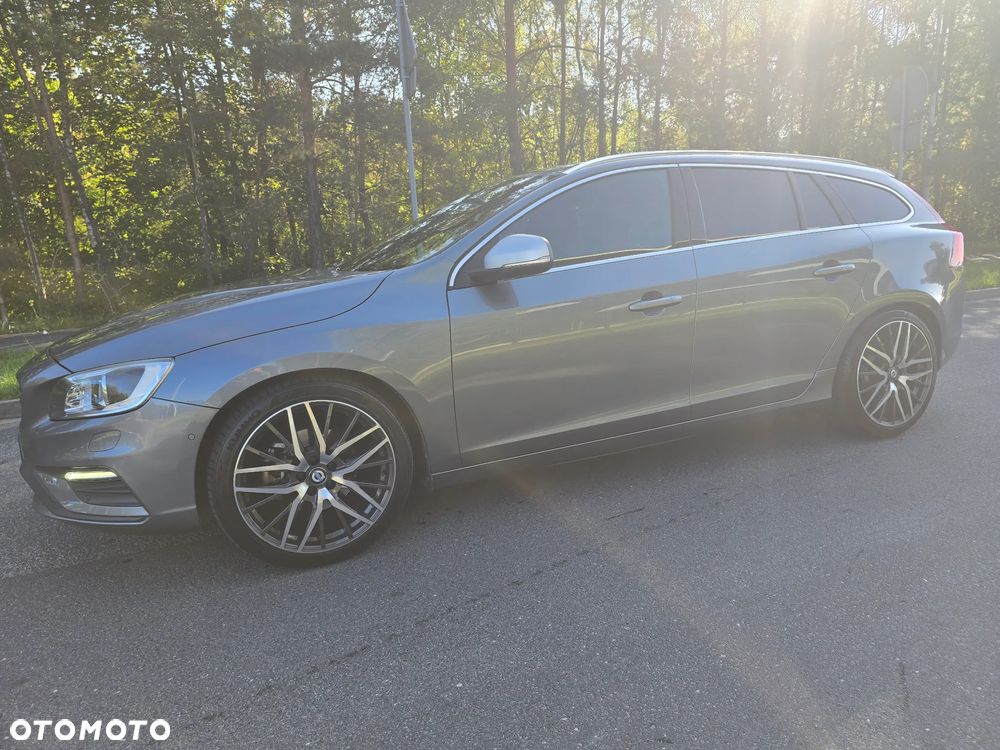 Volvo V60 D4 R-Design - 4