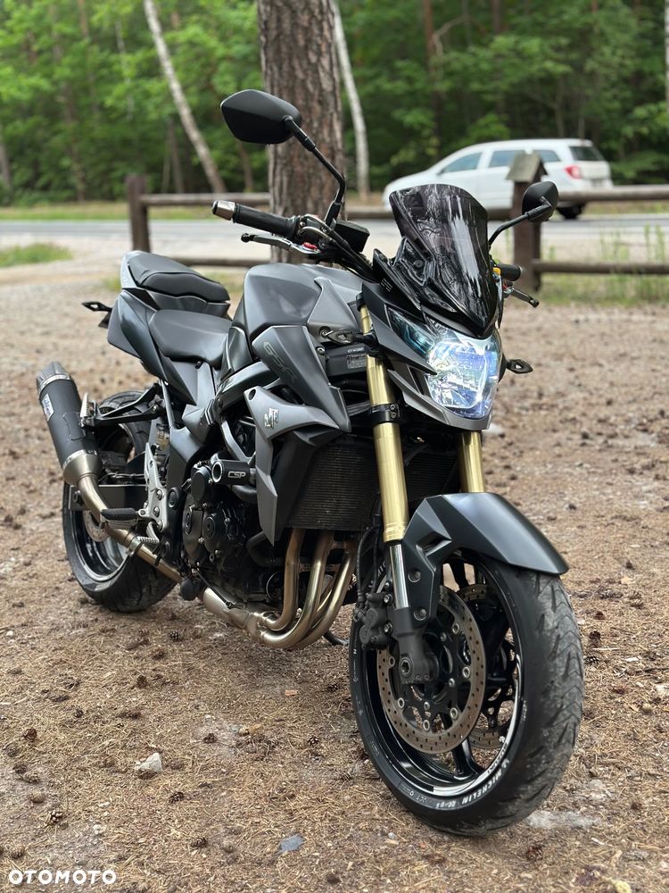 Suzuki GSR - 9