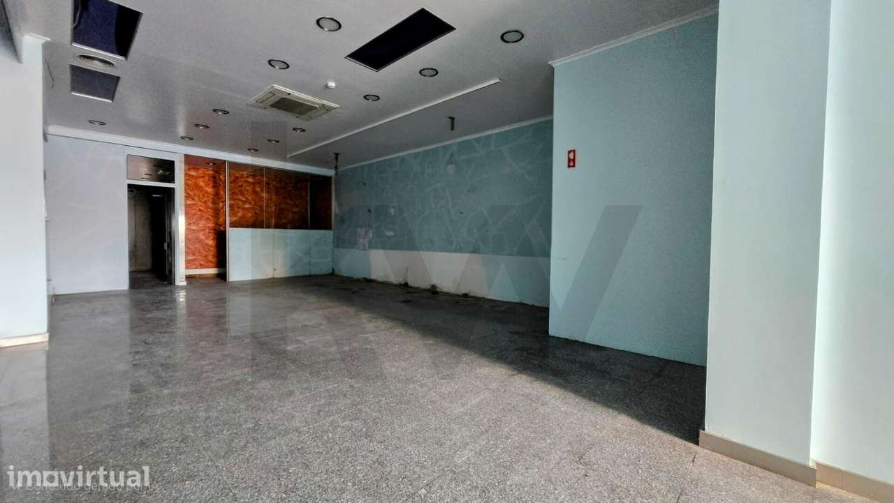 Loja com 110 m2 em Celas Zona movimentada central próximo ao Hospital - Grande imagem: 3/22