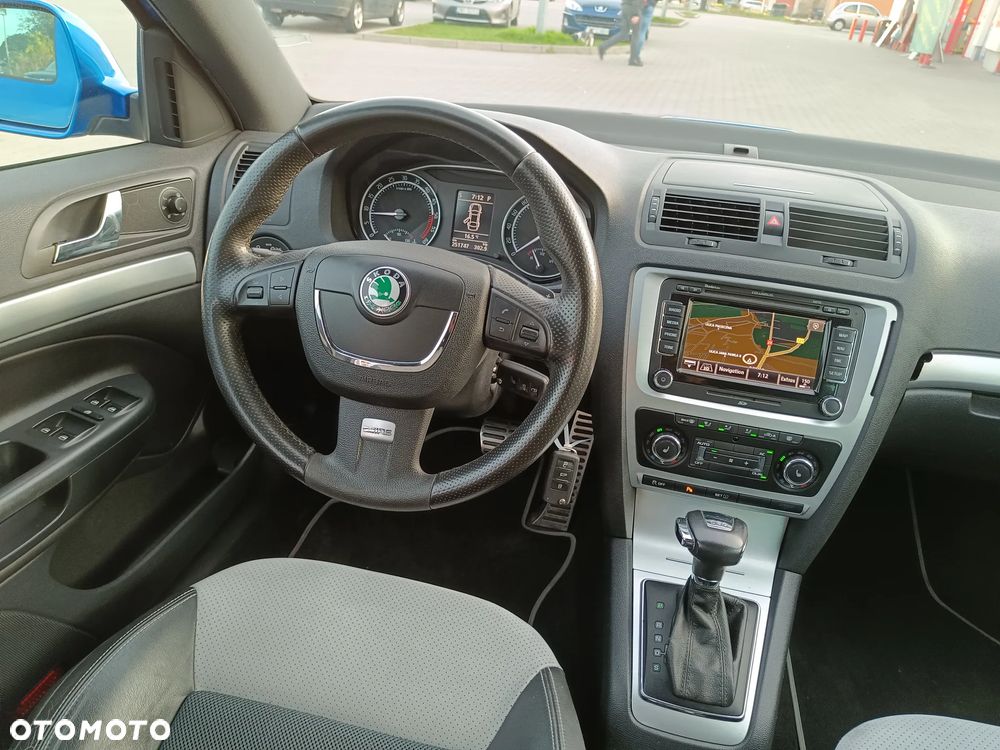 Skoda Octavia Combi 2.0 TDI DPF DSG RS - 16