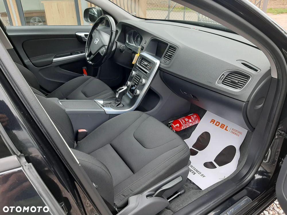 Volvo V60 D2 Momentum - 28