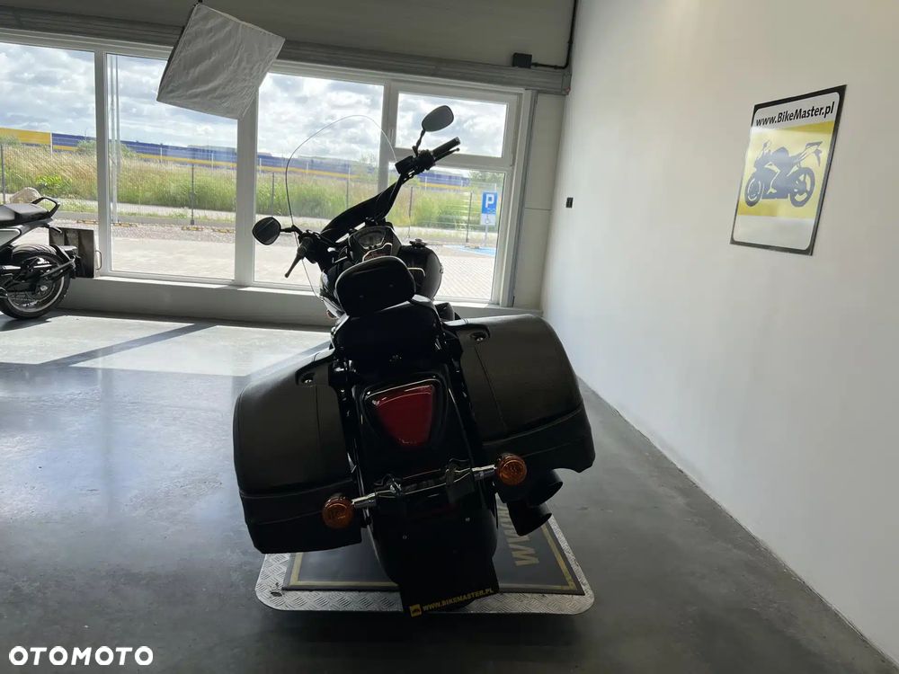 Suzuki Intruder - 7