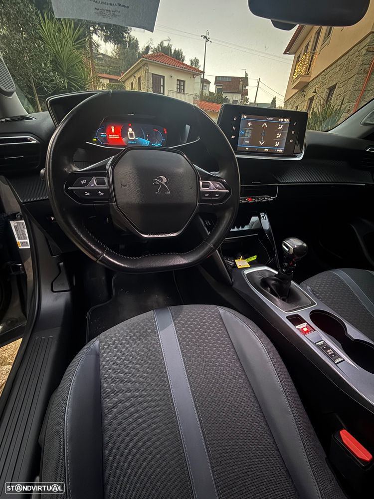 Peugeot 2008 1.2 PureTech Allure - 11