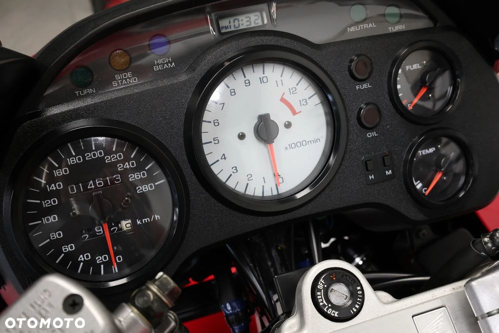 Honda VFR - 16
