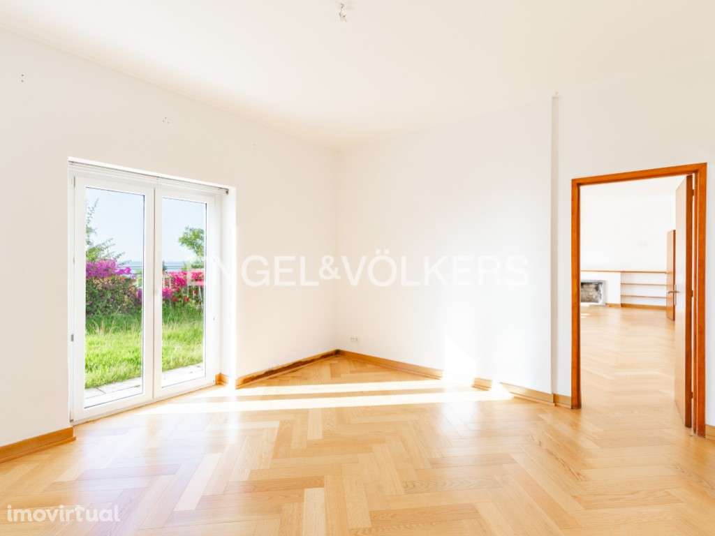 Moradia T5 Exclusiva em Caxias com Vista Mar e Jardim - Grande imagem: 2/37