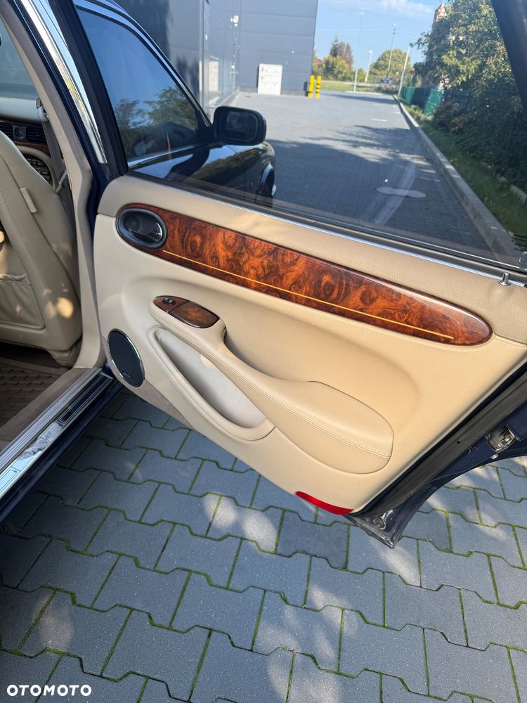 Jaguar XJ - 20