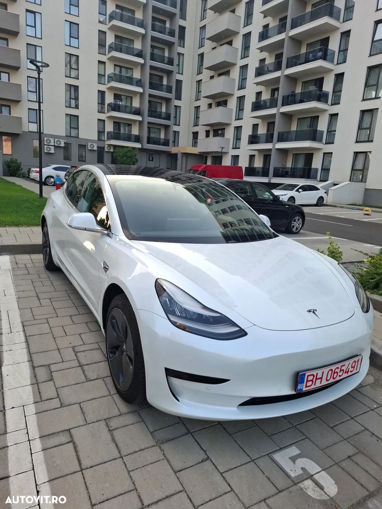 Tesla Model 3 - 1