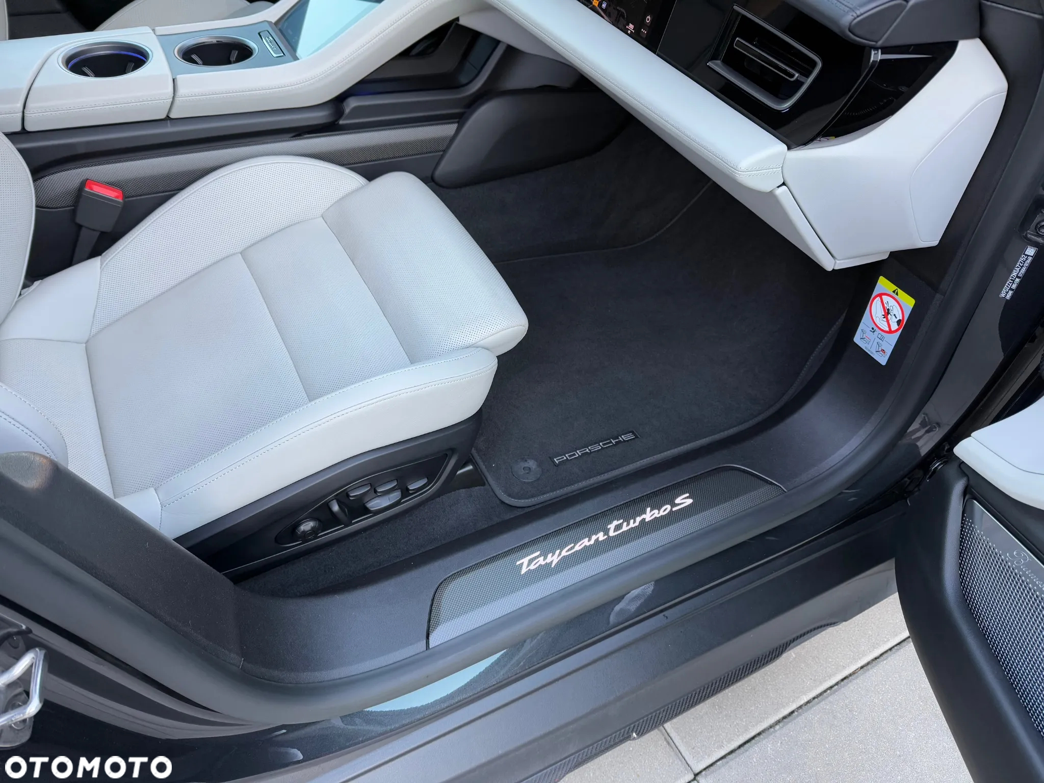 Porsche Taycan Turbo S Cross Turismo - 27