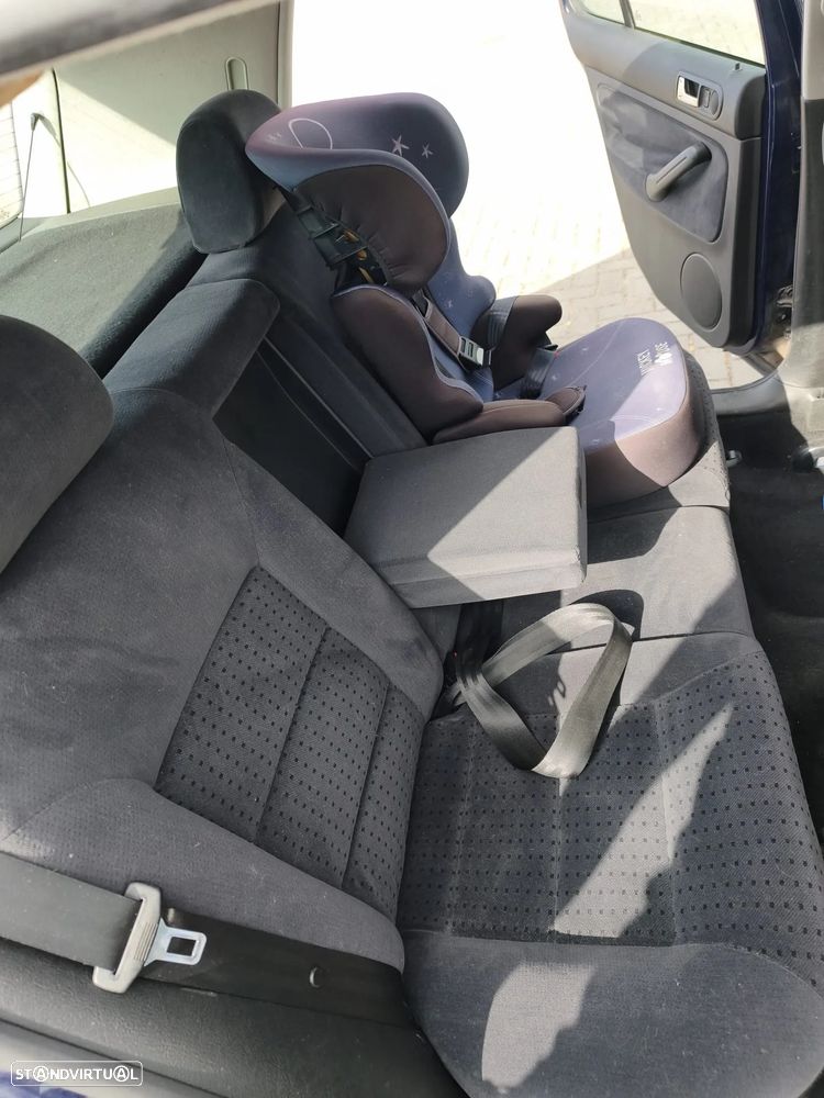 Volkswagen Golf 1.4i Confort — fotografia 10