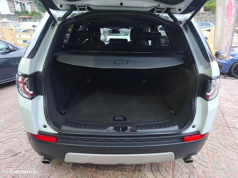 Land Rover Discovery Sport TD4 HSE Luxury - 31