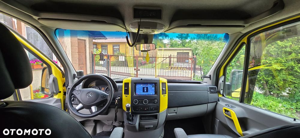 Mercedes-Benz Sprinter - 11
