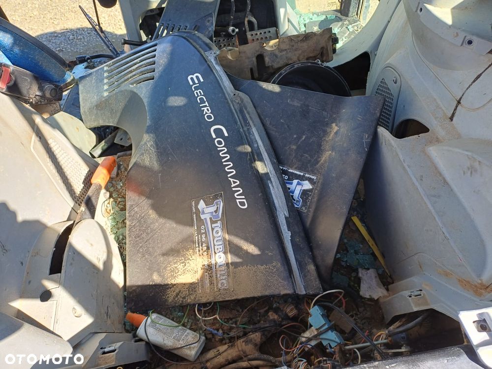 Kabina New Holland T5 95, licznik,sterownik,komputer,wiązka elektyryczna,plastiki,nawiewy,dach,drzwi,instalacja. - 4