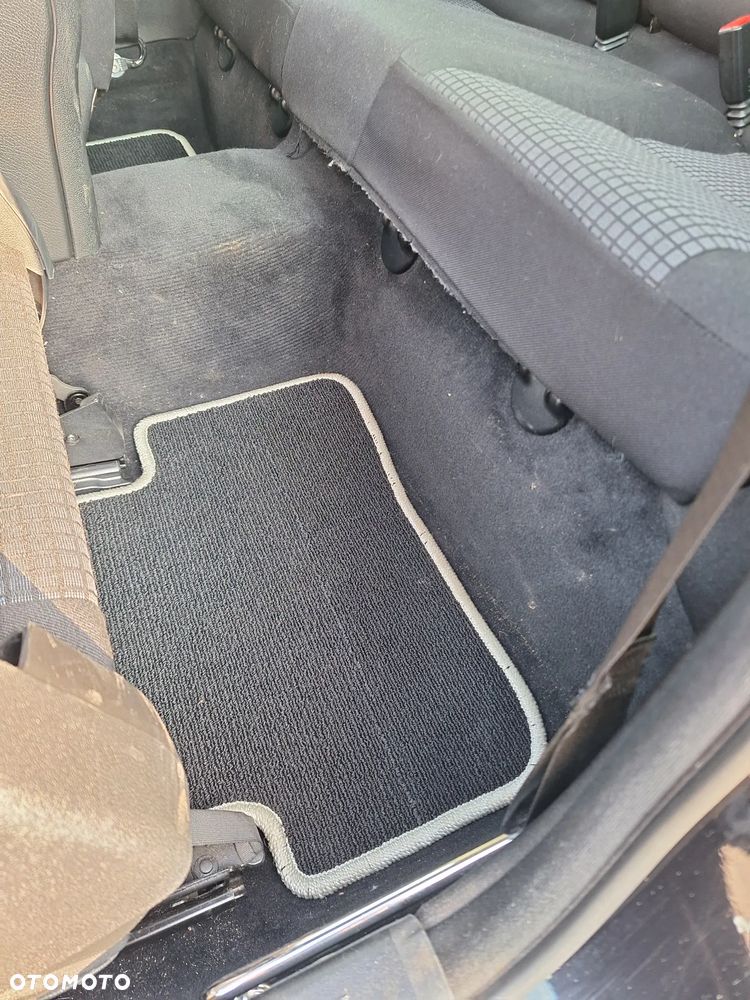 Mercedes-Benz Klasa C 180 Kompressor Sport Edition - 16