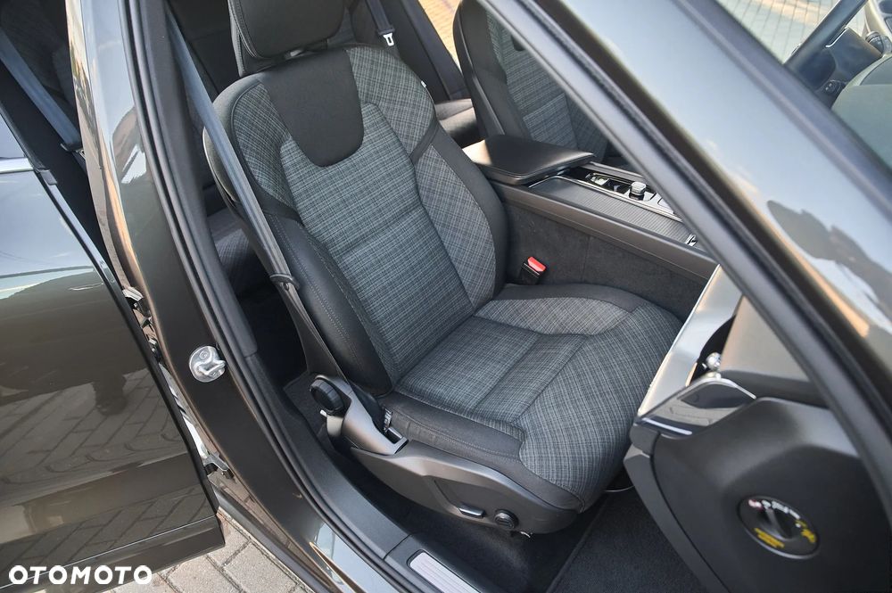 Volvo XC 60 B4 D AWD Momentum Pro - 22