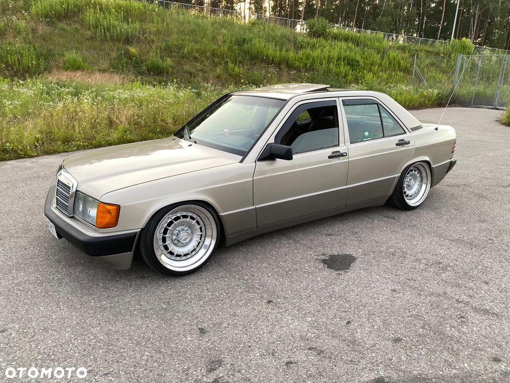 Mercedes-Benz W201 (190) - 1