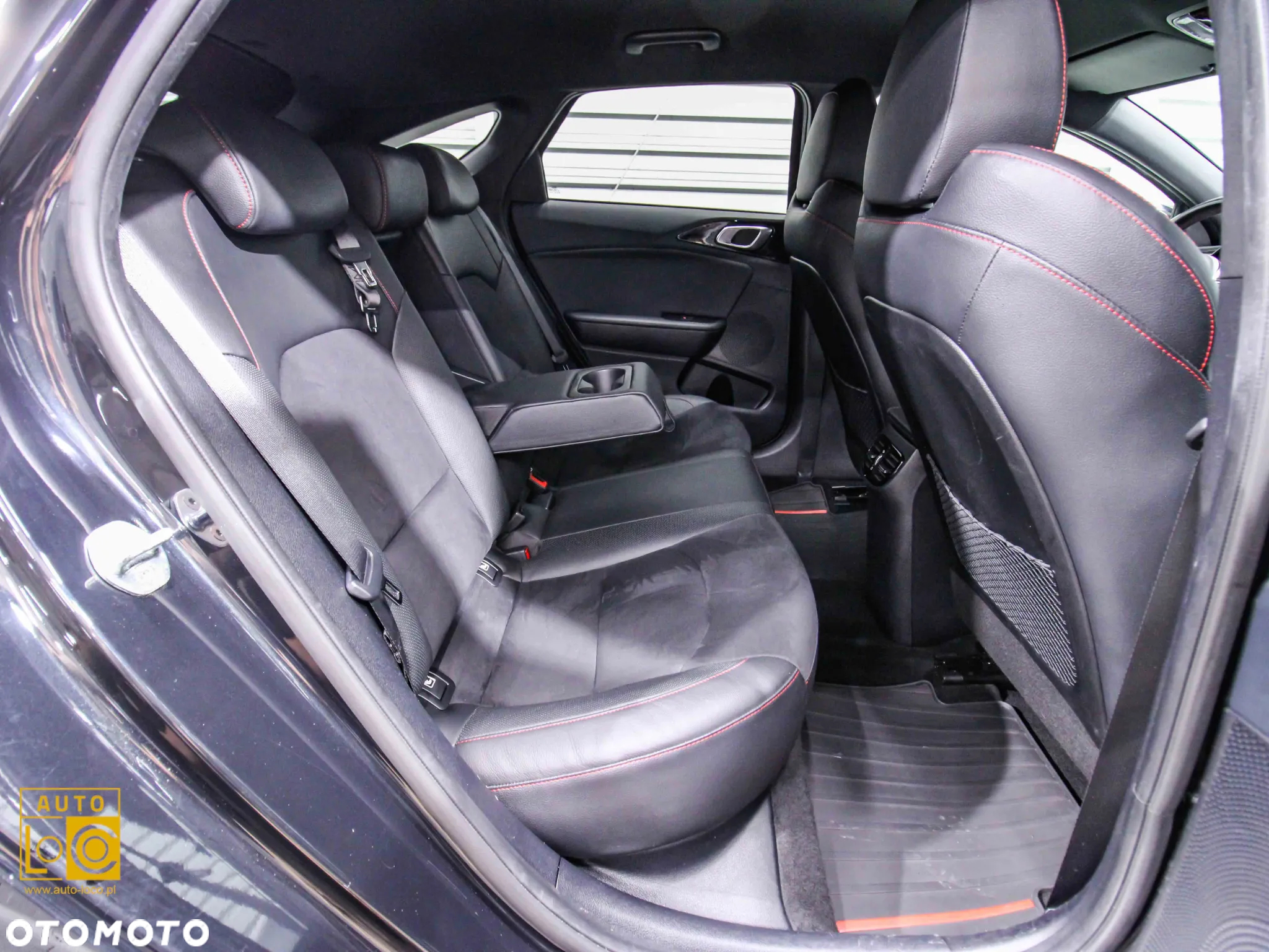 Kia ProCeed 1.6 T-GDI GT DCT - 11