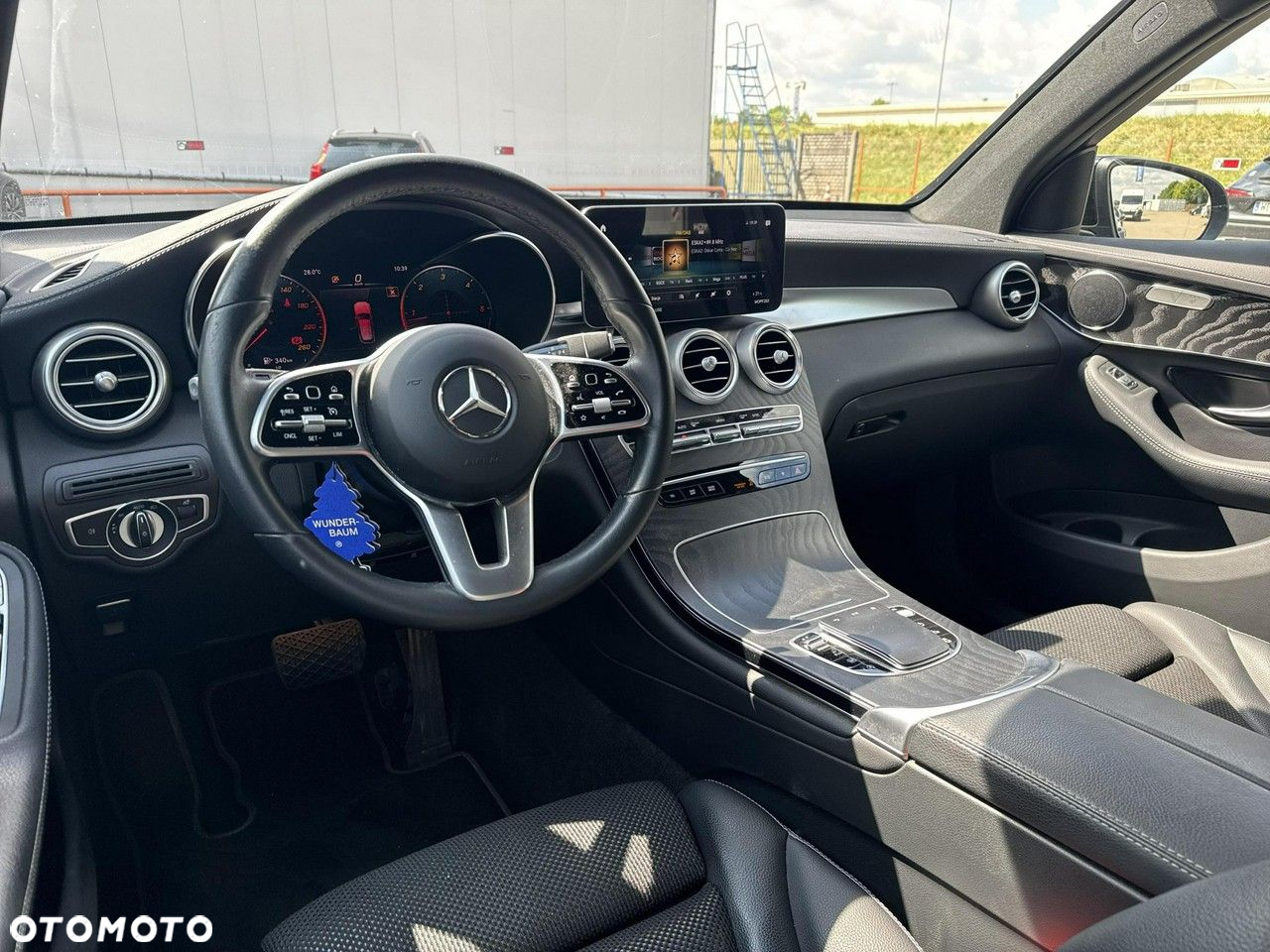 Mercedes-Benz GLC - 13