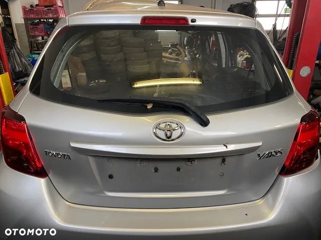 BELKA ZDERZAKA TYŁ TOYOTA YARIS III 2014 - 1