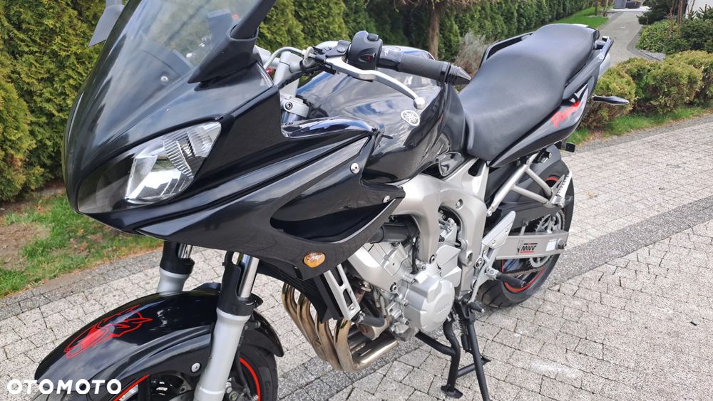 Yamaha FZ - 28