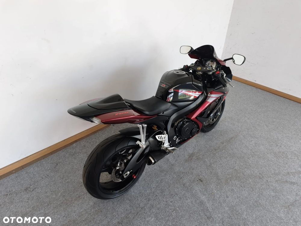 Suzuki GSX-R - 6