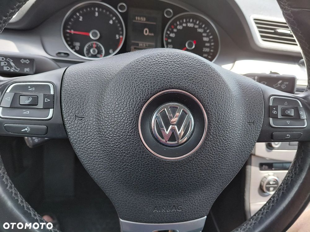 Volkswagen Passat 2.0 TDI Comfortline - 26
