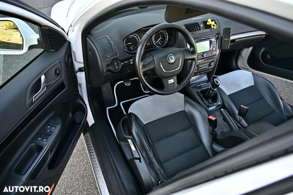 Skoda Octavia 2.0 TDI CR DPF RS - 25