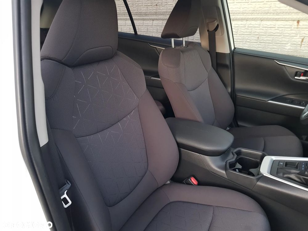 Toyota RAV4 - 8