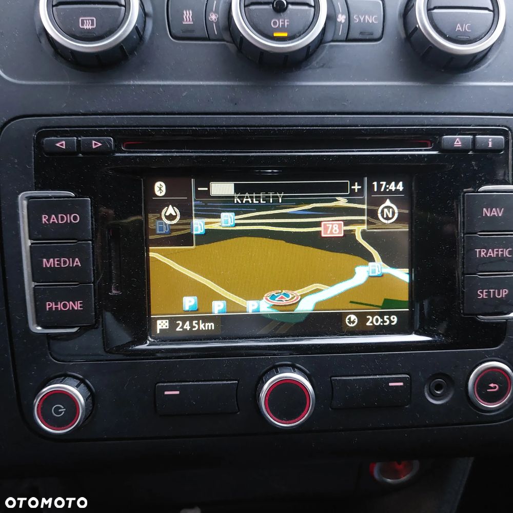 Volkswagen Touran 1.6 TDI DPF BlueMot Comfortline - 3