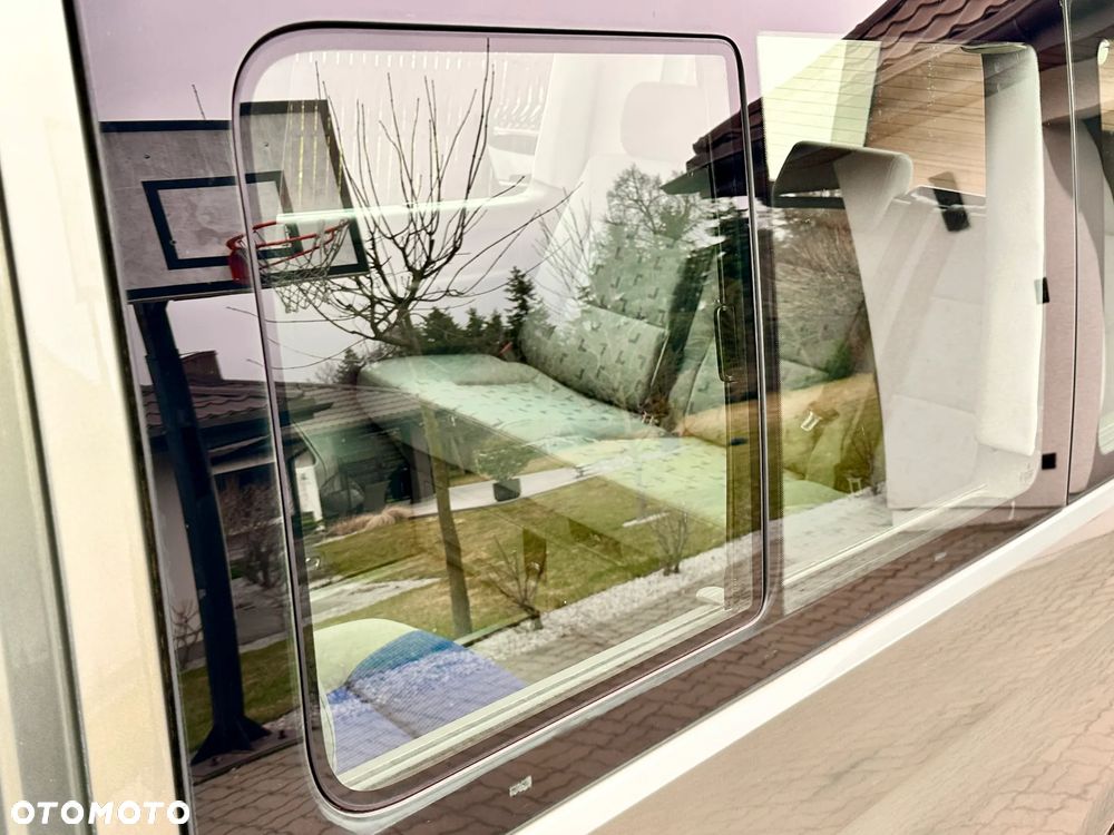 Volkswagen Multivan - 13