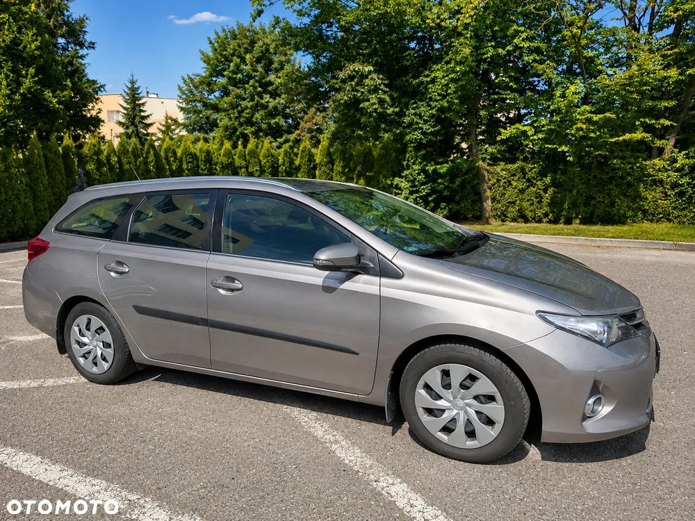Toyota Auris 1.6 Premium - 5