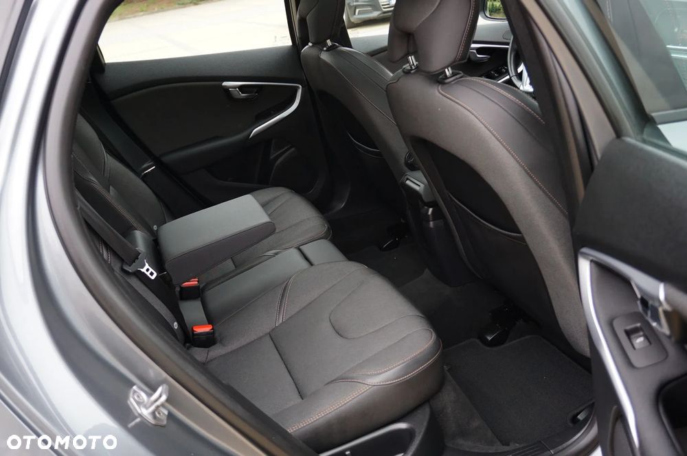 Volvo V40 Cross Country D2 Momentum - 24