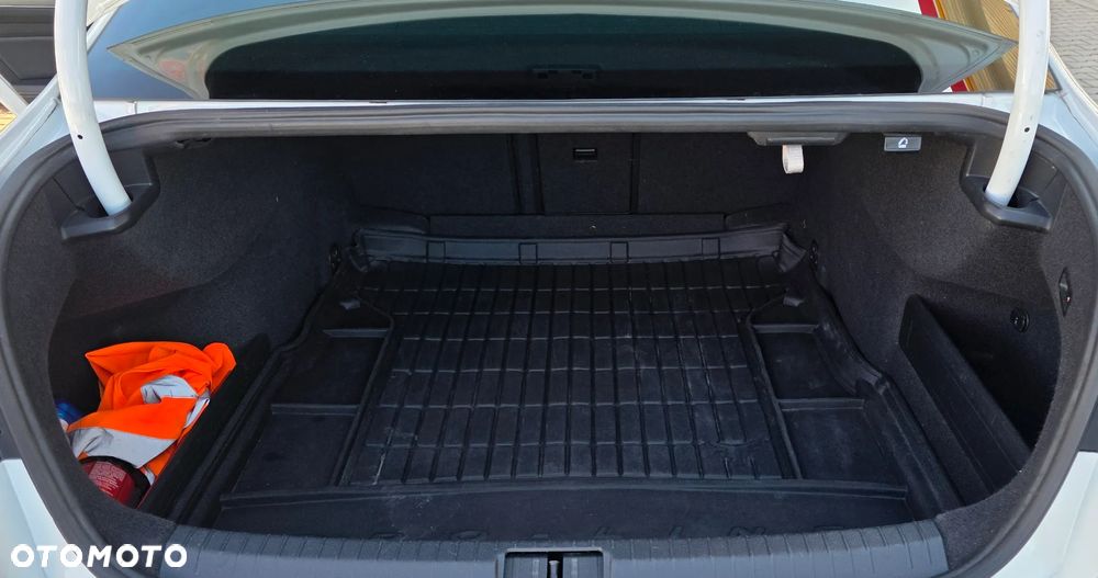 Volkswagen Passat 2.0 TDI SCR DSG Highline - 37