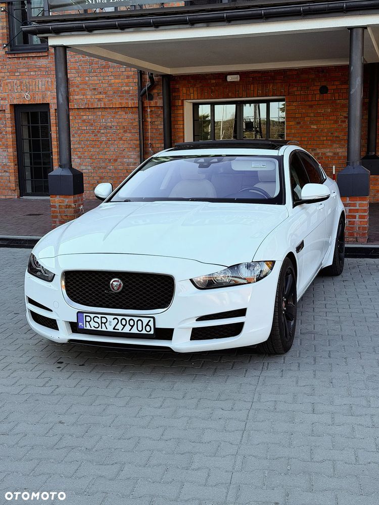 Jaguar XE 25t AWD Prestige - 8