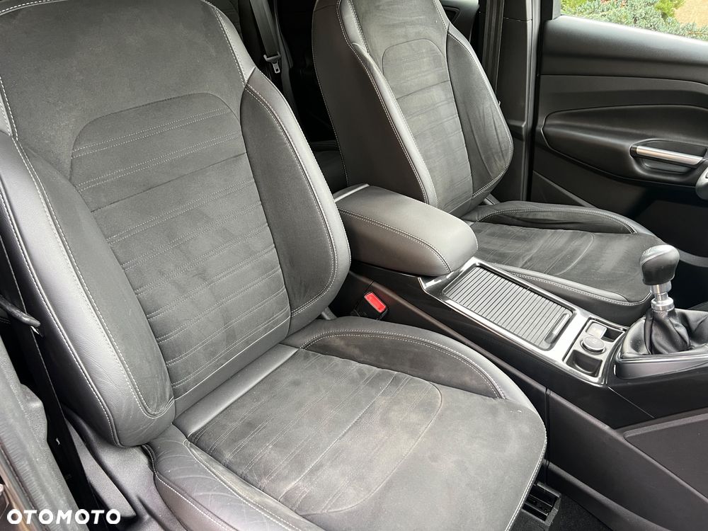 Ford Kuga 1.5 TDCi 2x4 ST-Line - 32