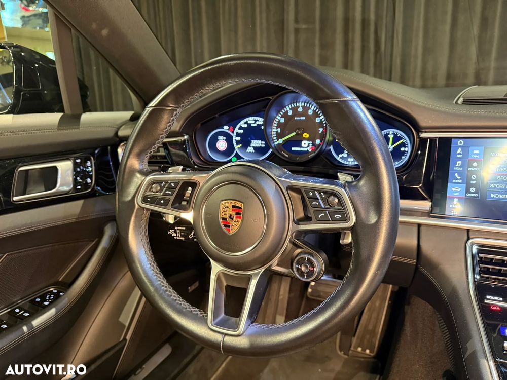 Porsche Panamera 4 - 26