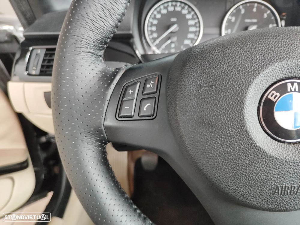 BMW 320 i M Sport Edition - 28