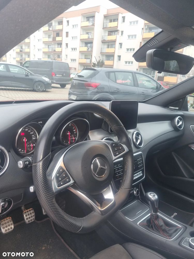 Mercedes-Benz CLA 180 AMG Line - 6