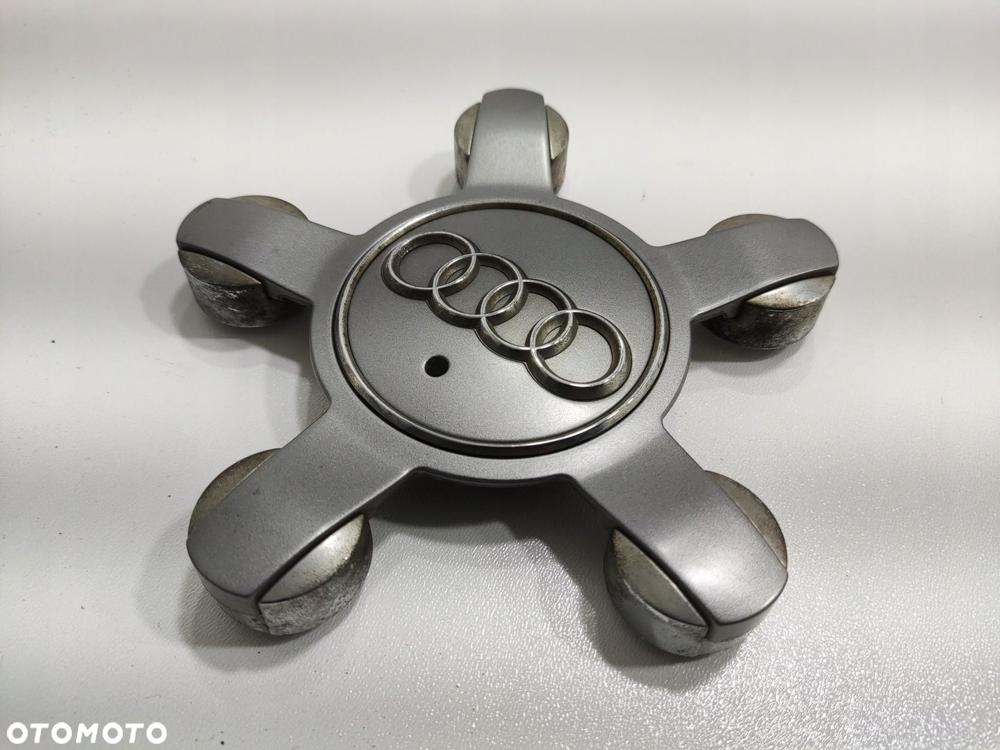 ORYGINALNY KOŁPAK DEKIELEK FELGI ALUMINIOWEJ AUDI Q5 I 8R 8R0601165 2008-16 - 2