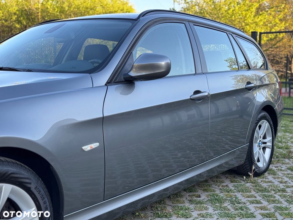 BMW Seria 3 318d DPF Edition Sport - 11
