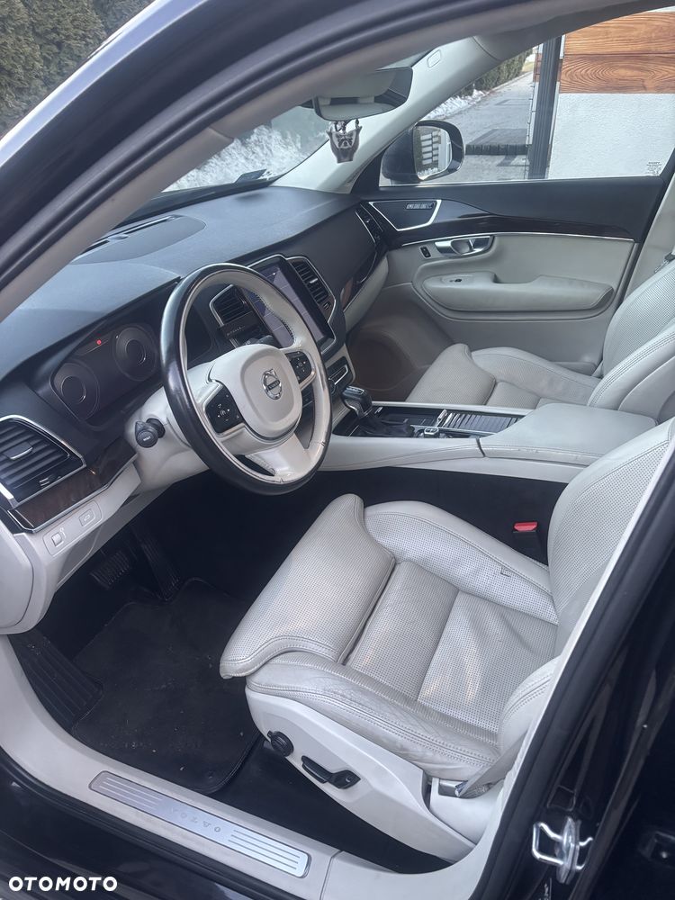 Volvo XC 90 - 7