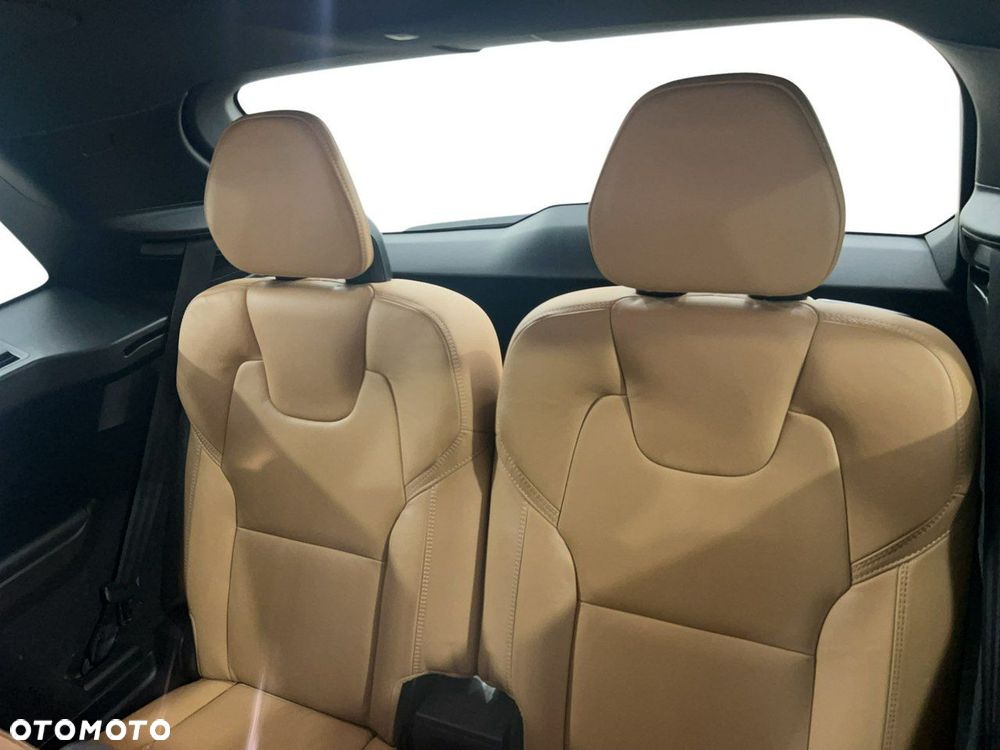 Volvo XC 90 - 13
