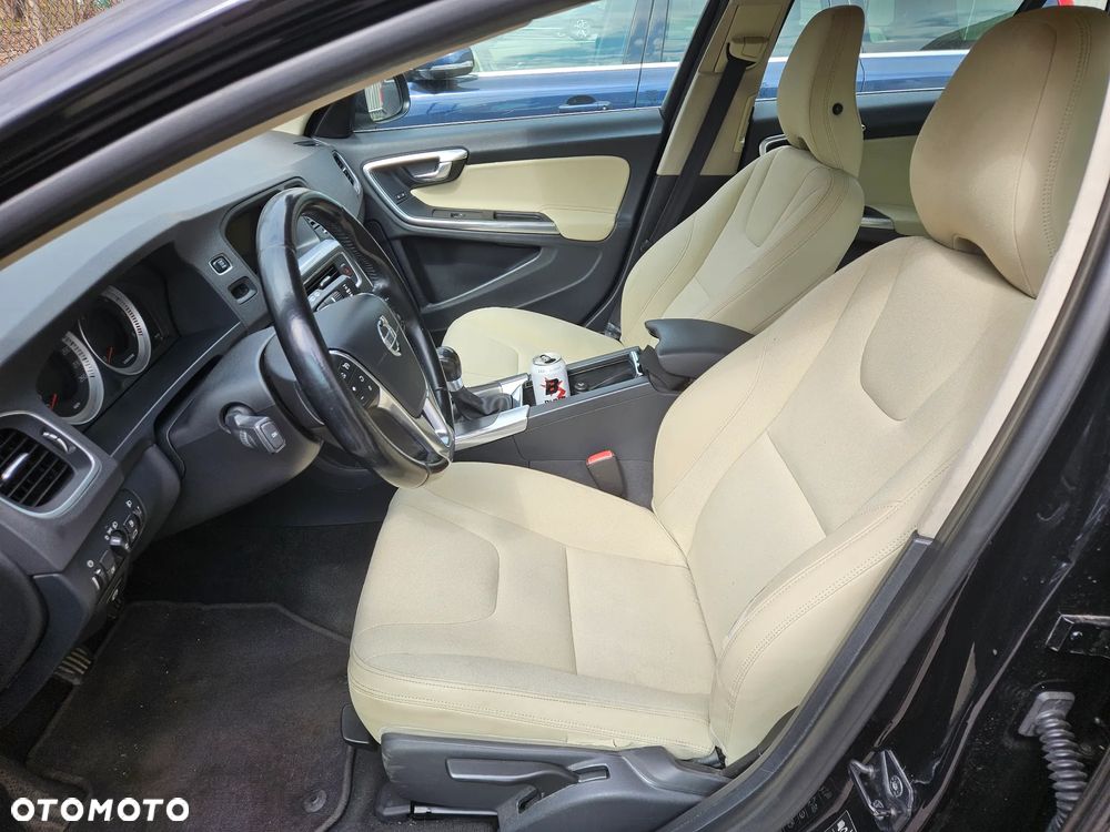 Volvo V60 D4 Momentum - 7