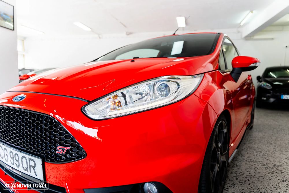 Ford Fiesta 1.6 EcoBoost ST - 16