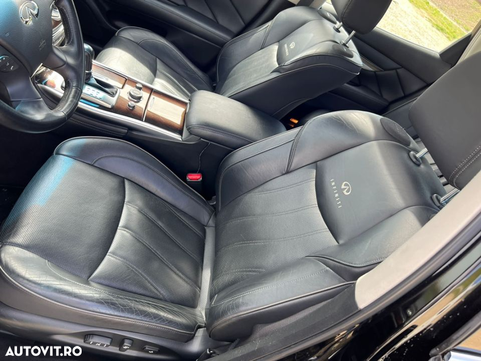 Infiniti M35 - 11