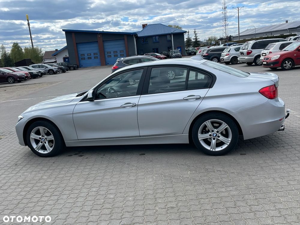 BMW Seria 3 328i xDrive Sport-Aut - 23